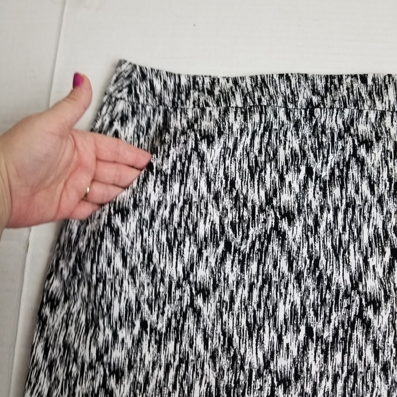 VALERIE BERTINELLI black and white print skirt - Picture 3 of 8